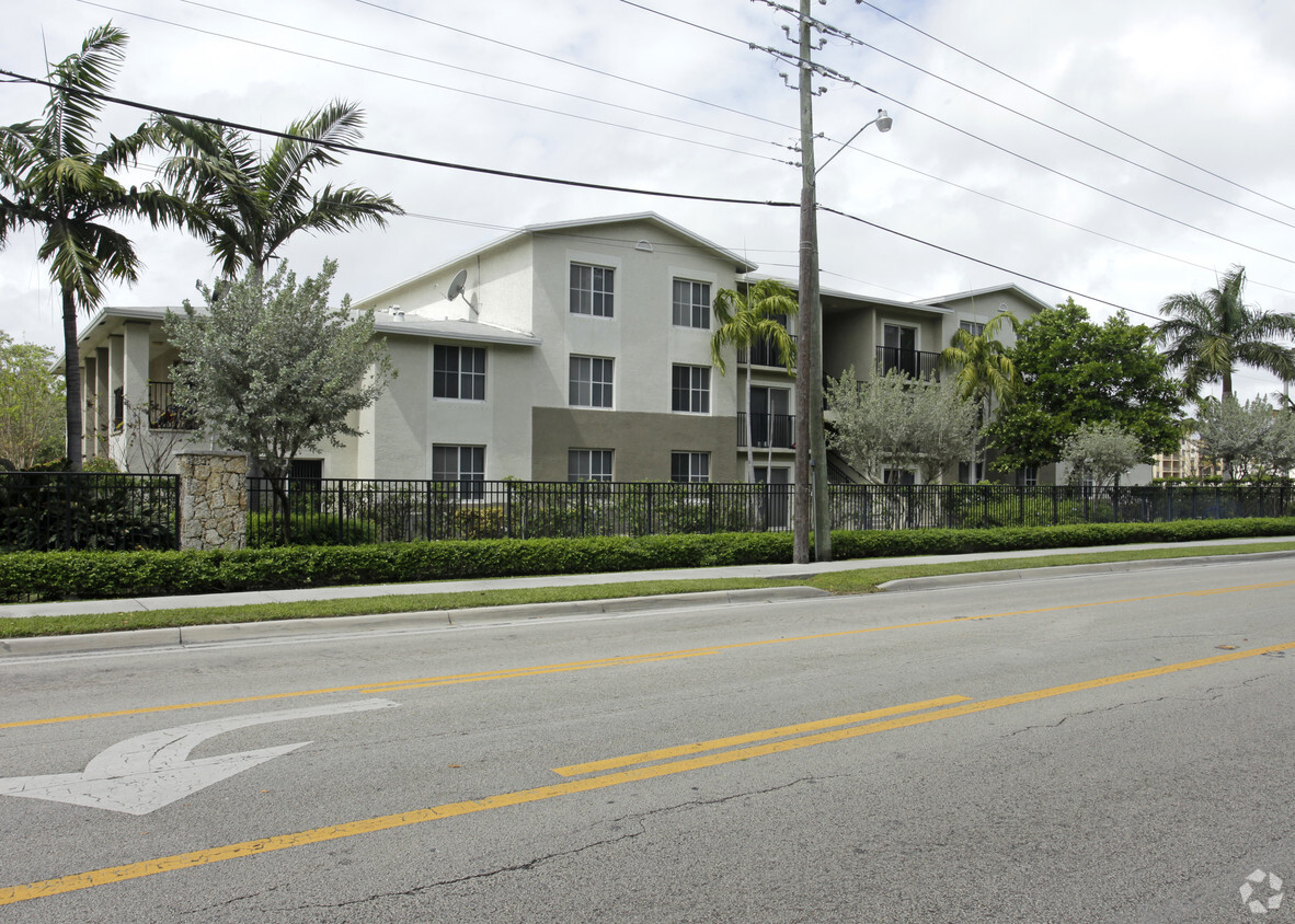 Primary Photo - Bay Winds Apartments