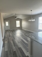 Building Photo - 119 Poplar St