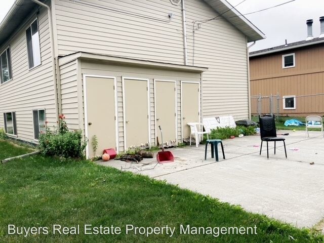 Building Photo - 933 E 46th Ct