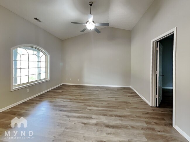 Foto del edificio - 4534 Stone Mill Dr