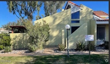 Building Photo - 4722 N 10th Pl
