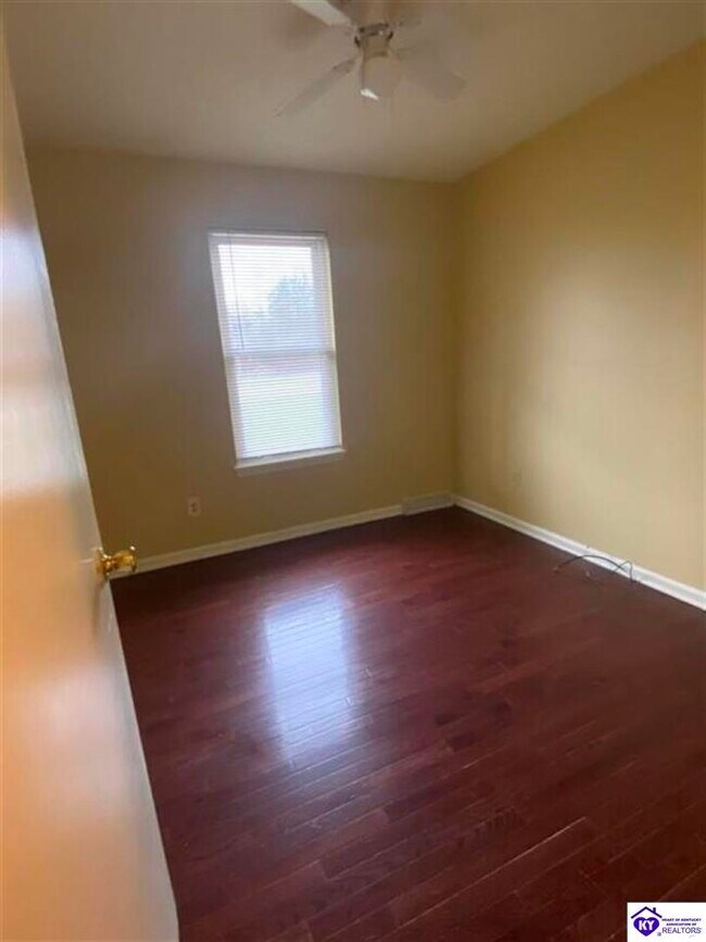 Foto del edificio - 621 E Lincoln Trail Blvd