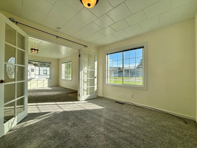 Building Photo - 5203 N Evergreen Rd
