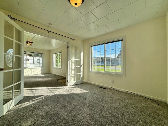 Foto del edificio - 5203 N Evergreen Rd