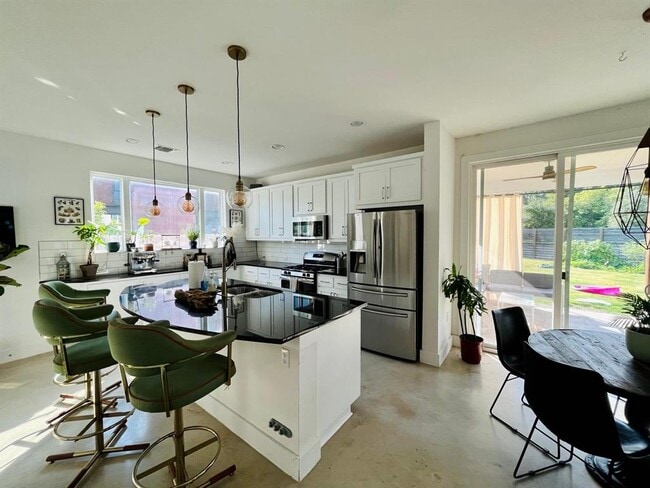Foto del edificio - 1145 Shady Ln