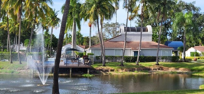 Foto del edificio - 631 Lyons Rd