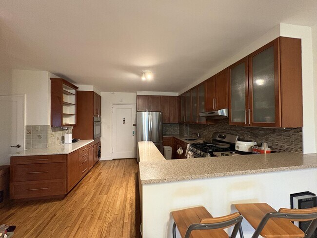 Foto del edificio - 300 W 53rd St