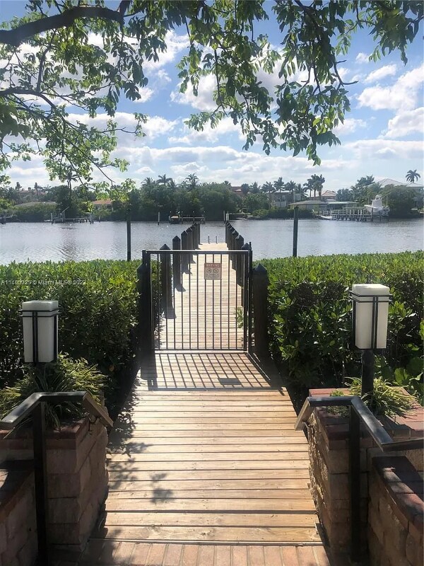 Foto del edificio - 3545 S Ocean Blvd