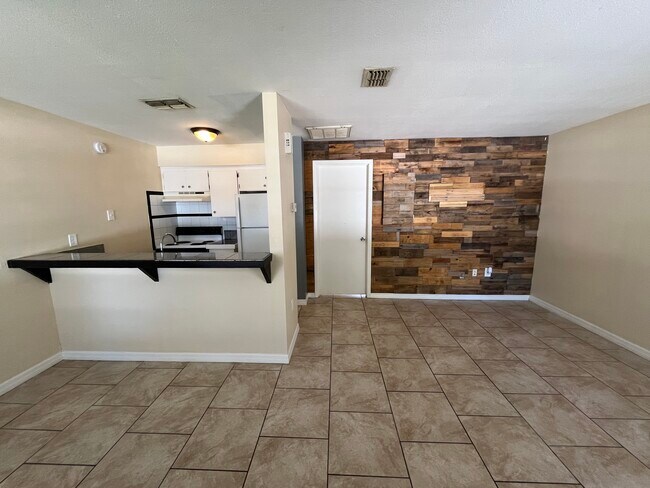 Foto del edificio - 715 Angelina Ln