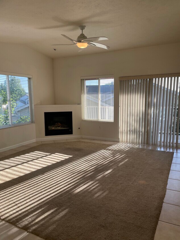 Foto principal - 8850 N Pamela St
