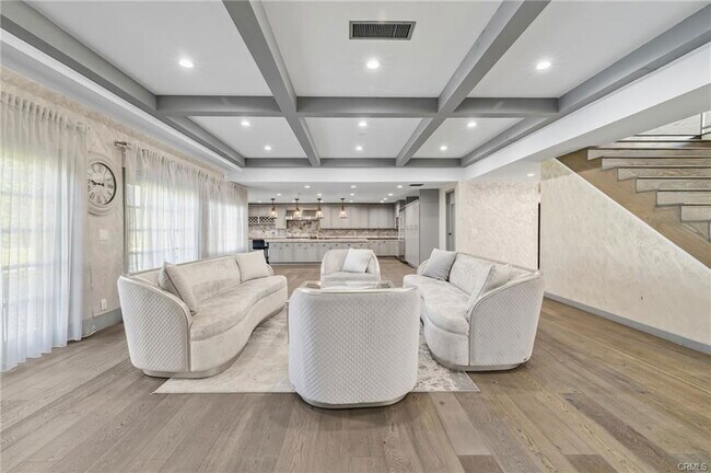 Foto del edificio - 17153 Rayen St