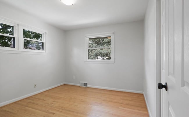 Photo - 5954 Kedron St House