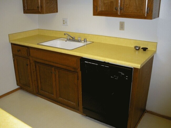 Building Photo - BEAUTIFUL 2 BEDS AND 2 BATH DUPLEX IN ROSE...