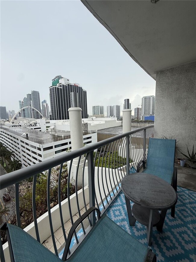 Building Photo - 1750 N Bayshore Dr