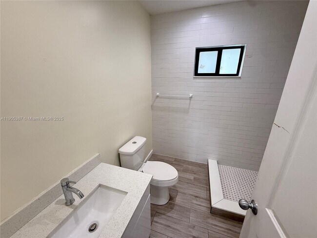 Foto del edificio - 542 NW 35th St