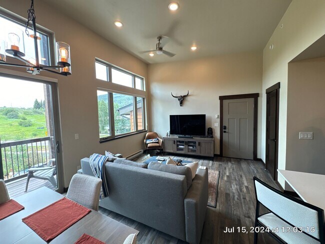Building Photo - 310 Fox Springs Cir