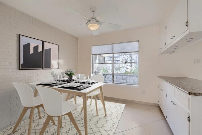 Foto del edificio - 3004 Maywood Cir