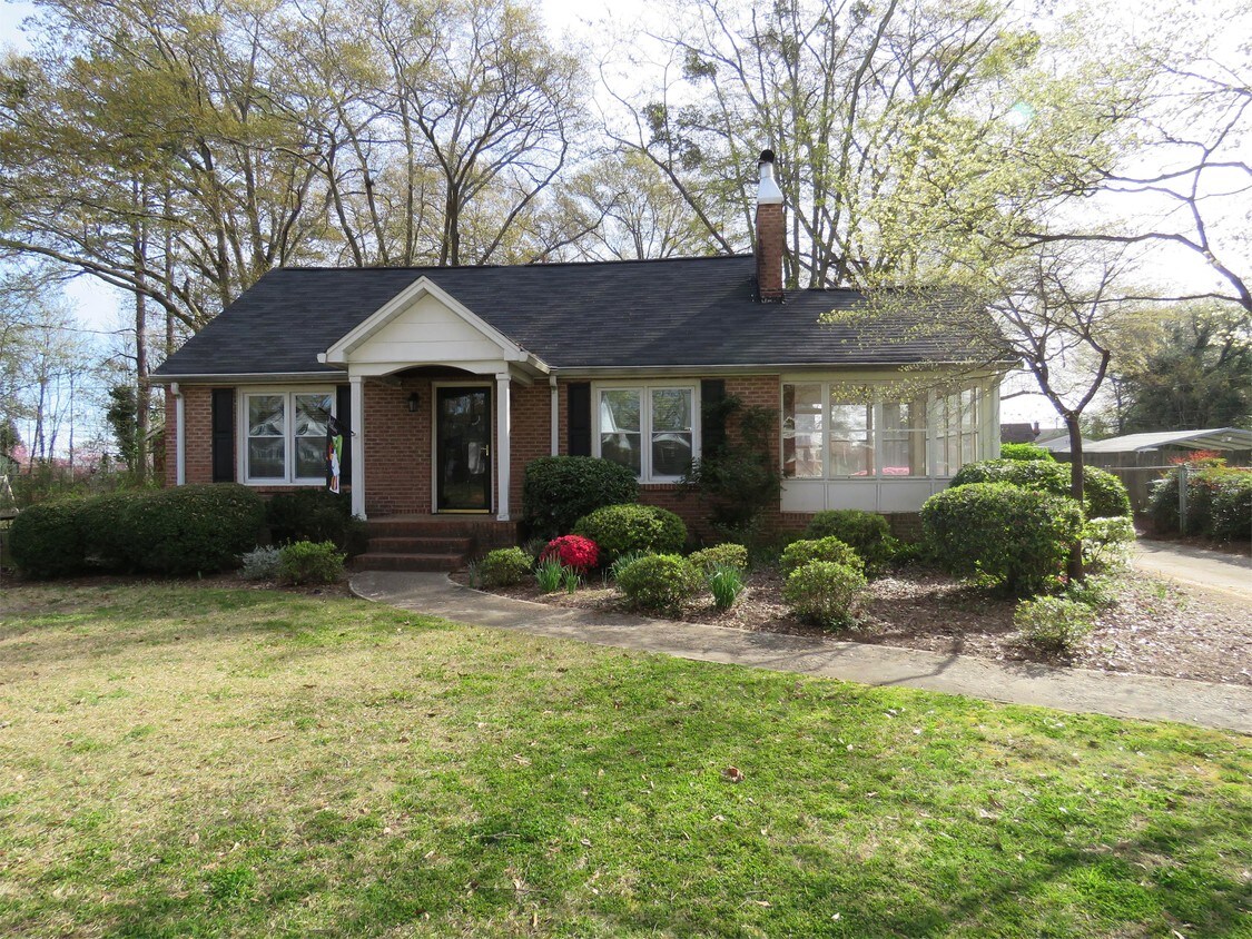 Primary Photo - 111 Carolina Ave