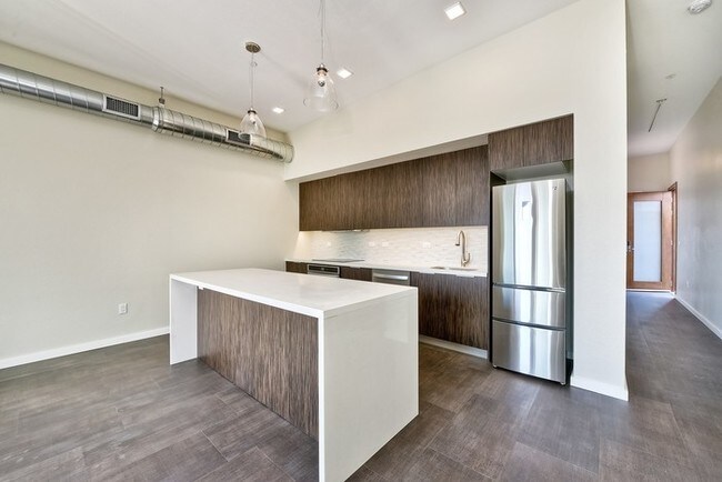 Foto del edificio - 2466 1st Ave