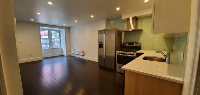 Open concept living room and kitchen - 263 Alexander Ave