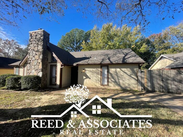 Primary Photo - Spacious Home with Screened in Patio!