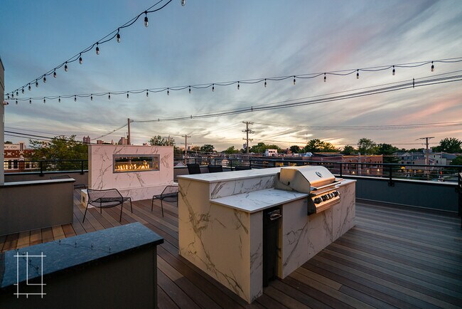 Foto del edificio - EJ Thomas Apartments