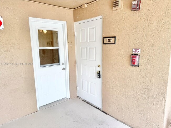 Foto del edificio - 9755 Westview Dr
