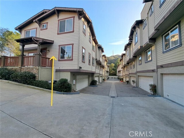 Building Photo - 6300 Honolulu Ave