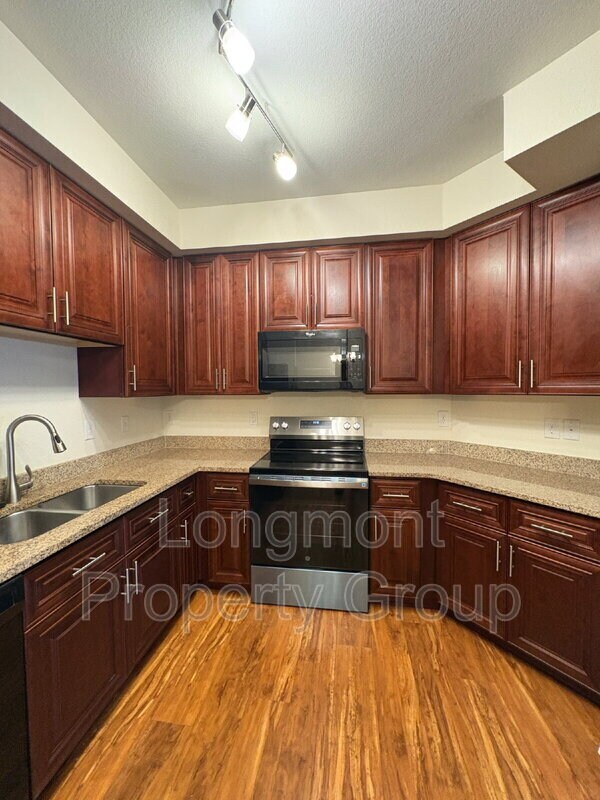 Foto del edificio - 804 Summer Hawk Dr