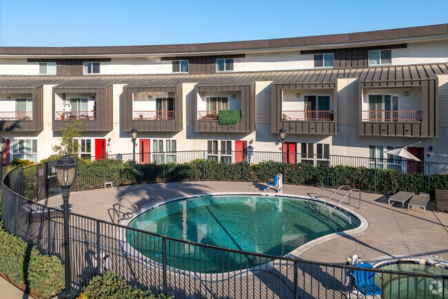 Piscina al aire libre - Dos Lagos Live/Work