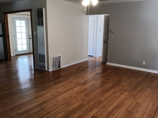 Foto del edificio - Cozy 3 bedroom 2 bathroom