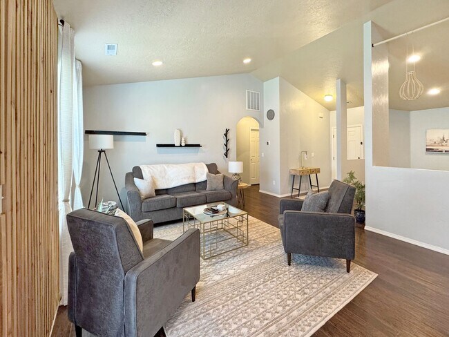 Building Photo - Furnished 3 Bed, 2 Bath Home in Southwest Boise – Stylish, Dog-Friendly, and Move-In Ready!