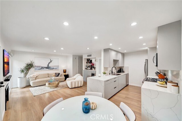 Foto del edificio - 14727 Magnolia Blvd