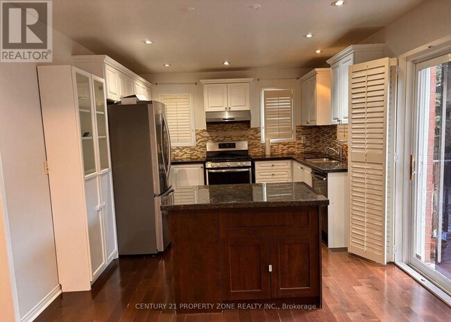 Building Photo - 2201 Crestmont Dr
