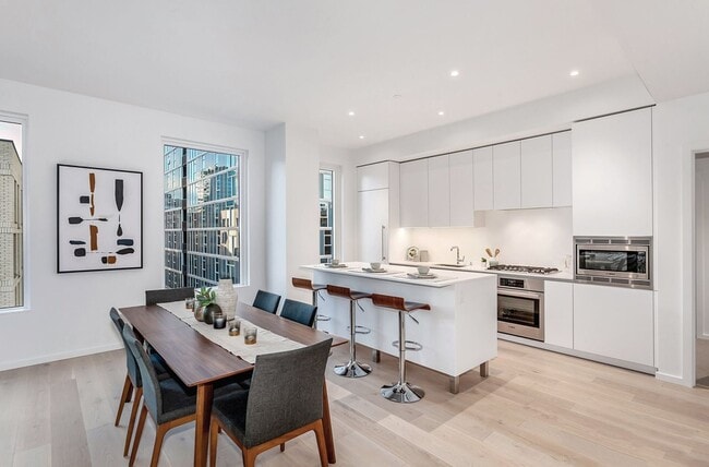 Building Photo - Urban-Chic 2 Bed+BONUS 2.5 Bath Pearl Dist...