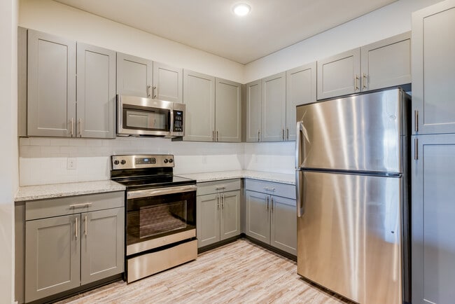 2BD, 2BA - 1077SF - Kitchen - Ascent Athens