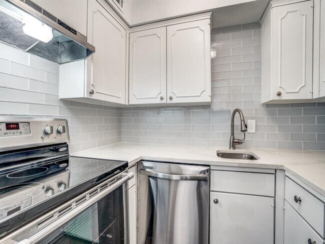 Foto del edificio - 4311 Bowser Ave