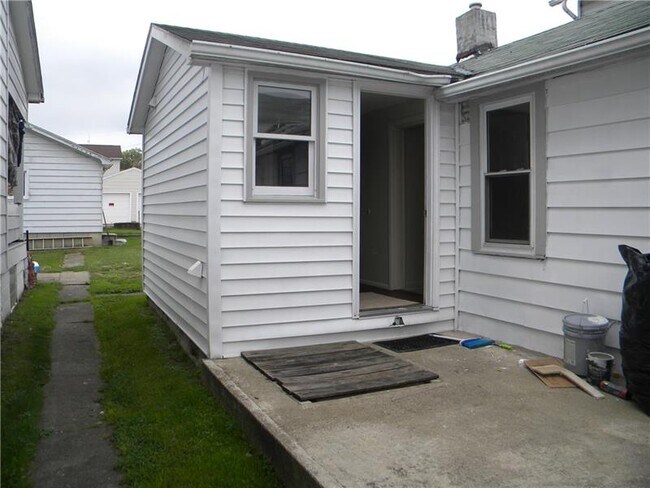 Building Photo - 222 Loyalhanna Ave