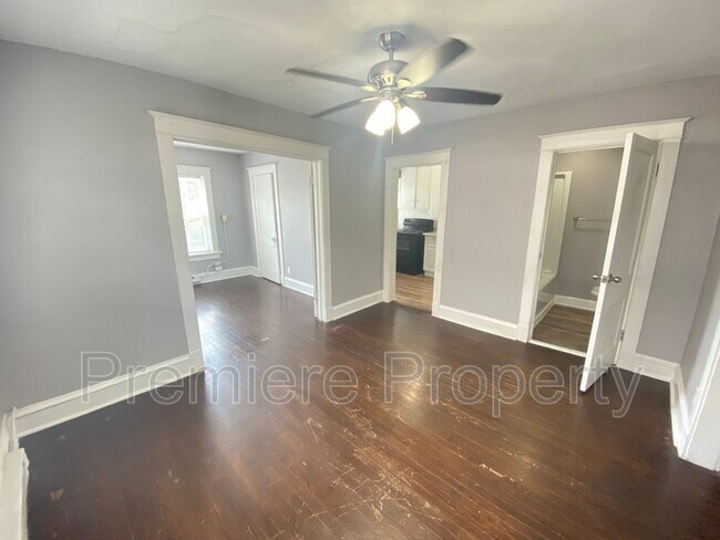 Foto del edificio - 3115 Thompson Ave