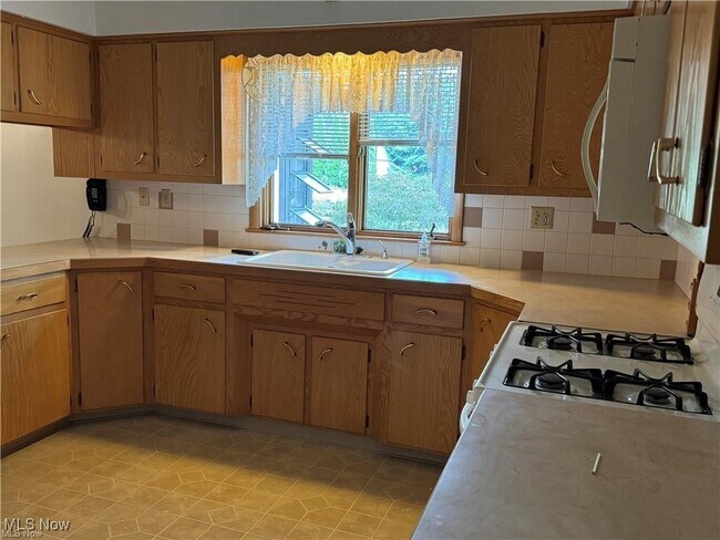 Building Photo - 4741 Cherimoya Ave