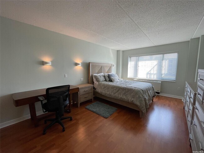 Building Photo - 136 Beach 117th St