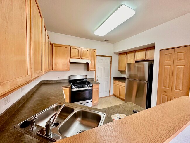 Building Photo - 1410 Reserve Ln