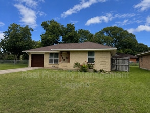 Building Photo - 409 La Salle Dr