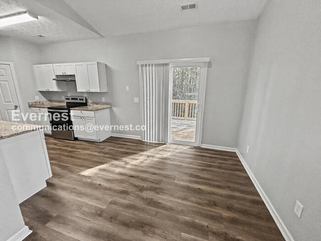 Building Photo - 4095 Robin Cir