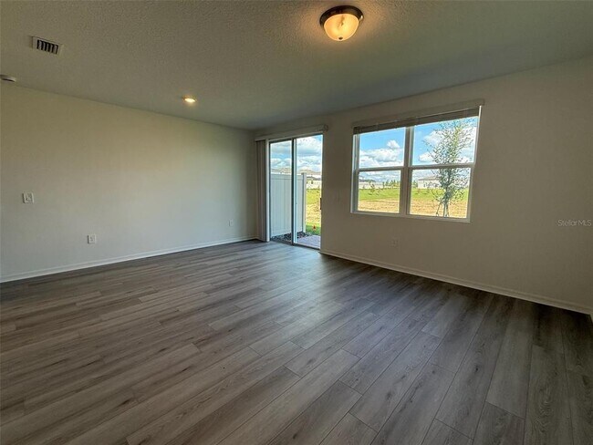 Foto del edificio - 16386 Bird of Paradise Ave
