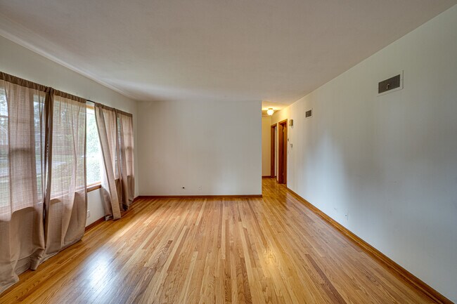 Foto del edificio - 1221 N Webster St