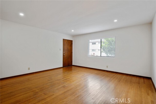 Building Photo - 983 W 10th St