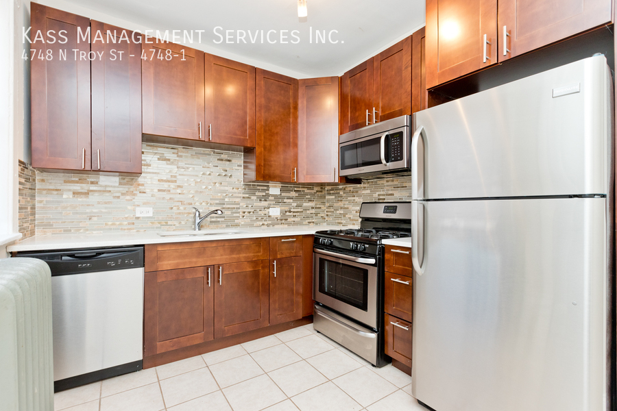 Primary Photo - 4748 N Troy St
