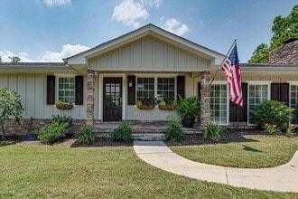 Building Photo - 202 SE Dockery Ln