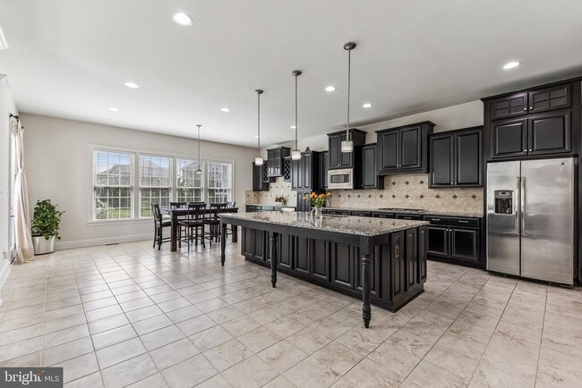 Foto del edificio - 42058 Barrymoore Pl